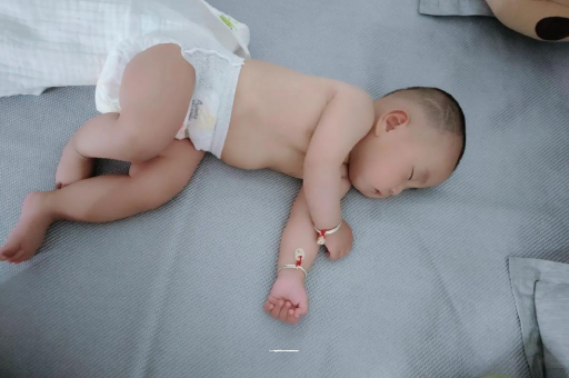 齐齐哈尔三个月宝宝抬头不稳